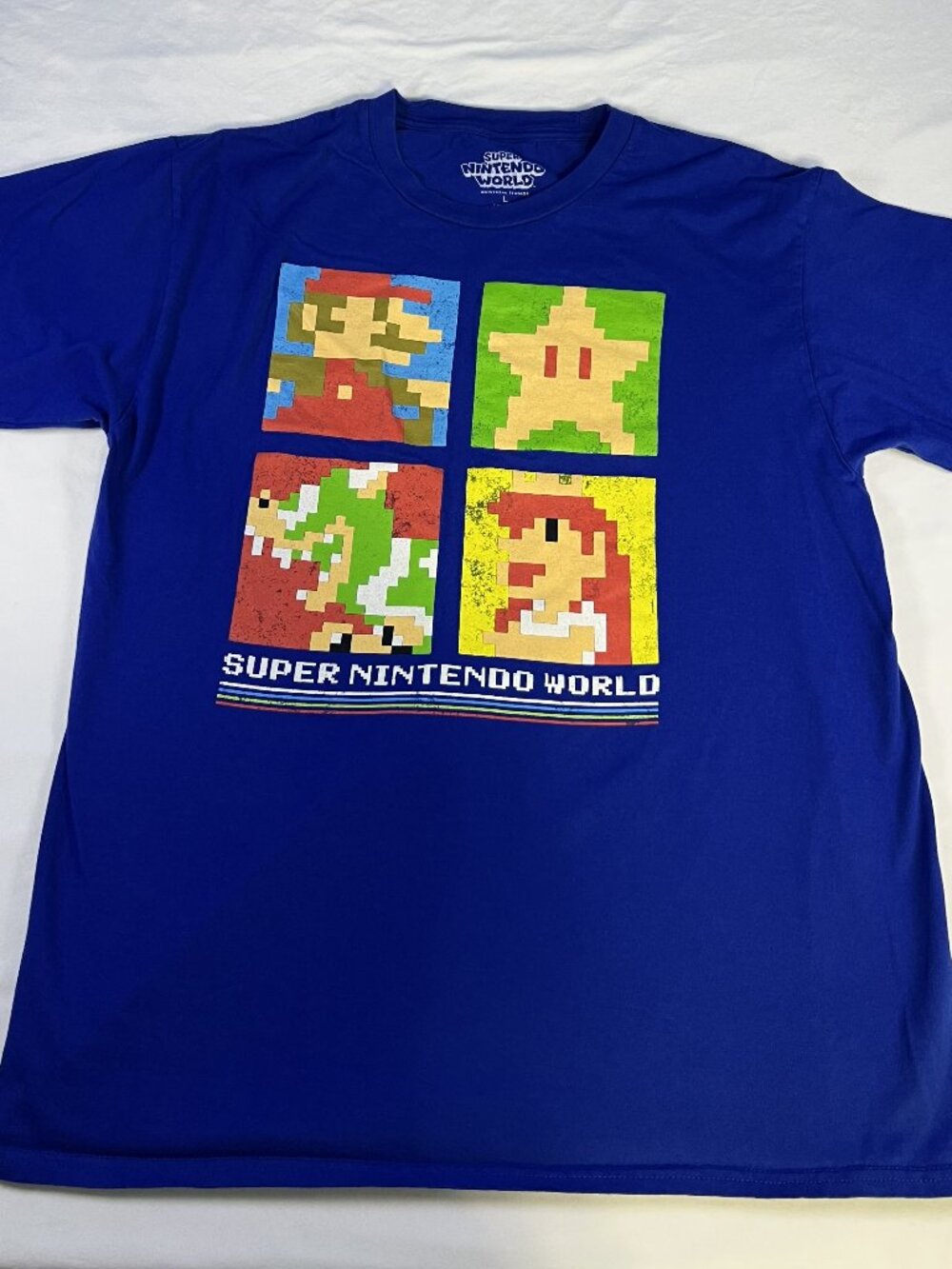 Super Nintendo World Women’s T-Shirt Size Large